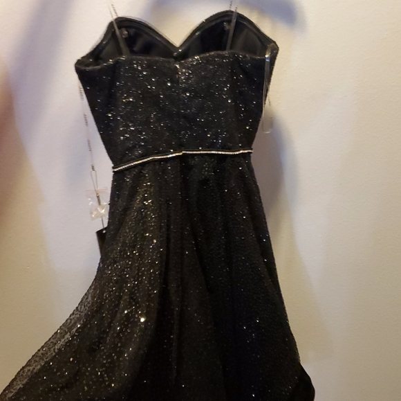 Dress - Picture 3 of 3